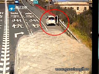 我的车停着被人撞了怎么解决,停个车老是被别人刮