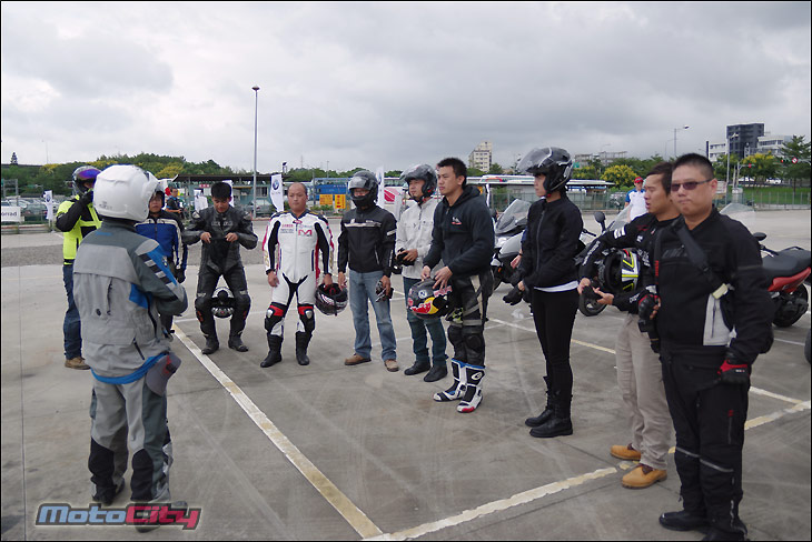 bmwc650gt鍥藉唴璇勬祴,2017瀹濋┈c650sport