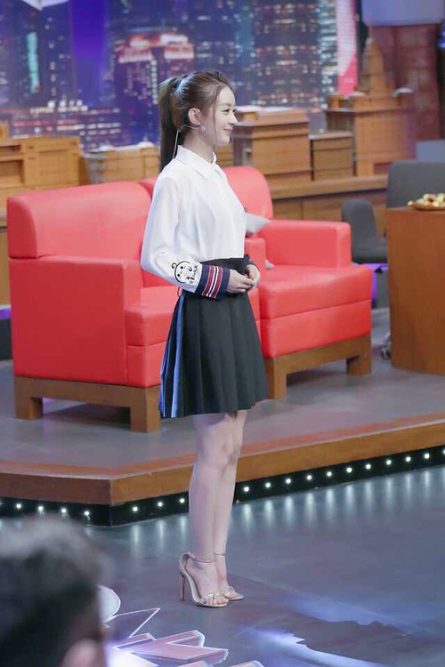 赵丽颖穿不合脚的鞋走路,为什么要看赵丽颖鞋子合不合脚