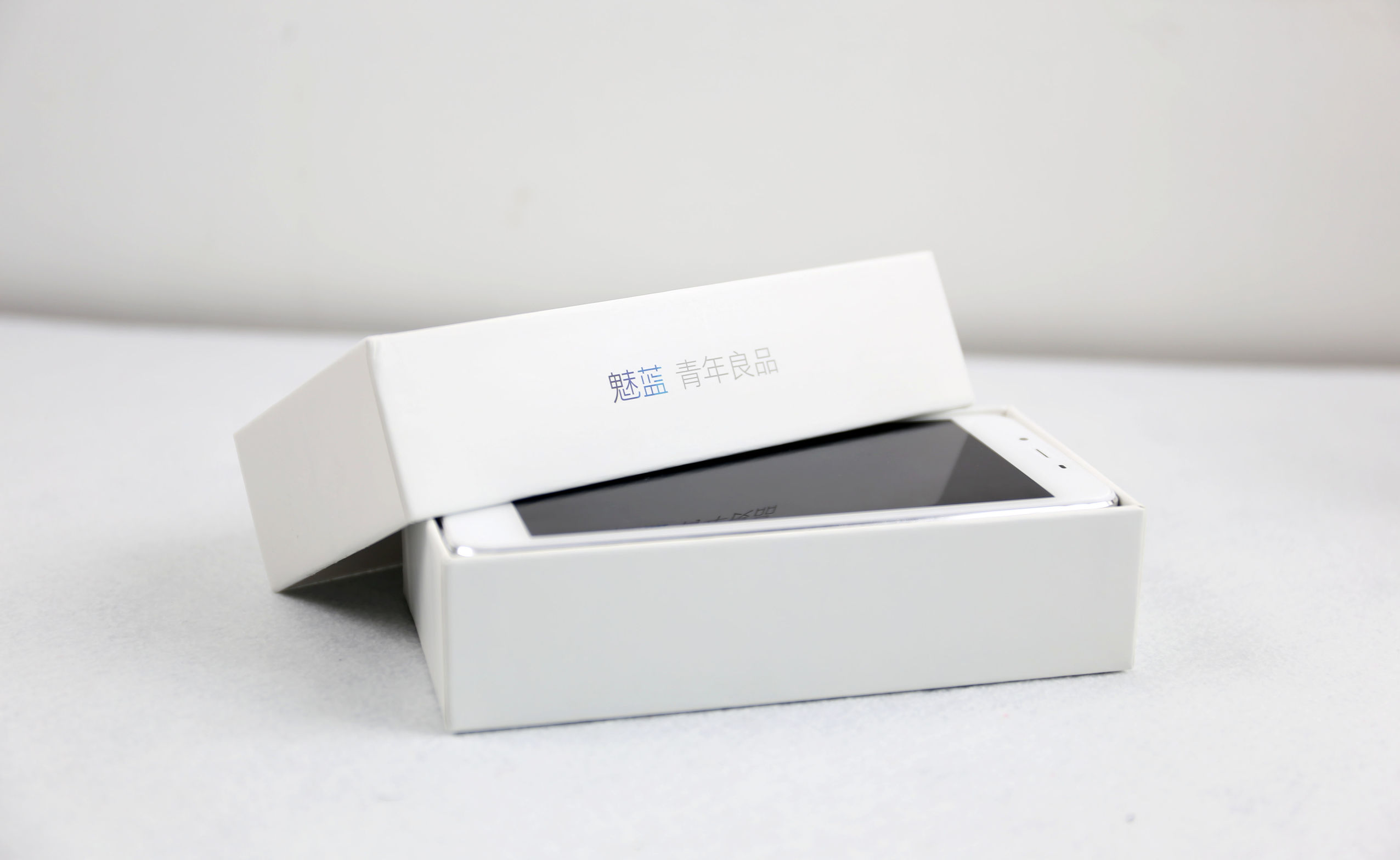 魅蓝U10高清图赏：5英寸双面玻璃，899元你怎么看？