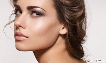 我发现一个小秘密三年级,告诉你个秘密粉底用它超服帖