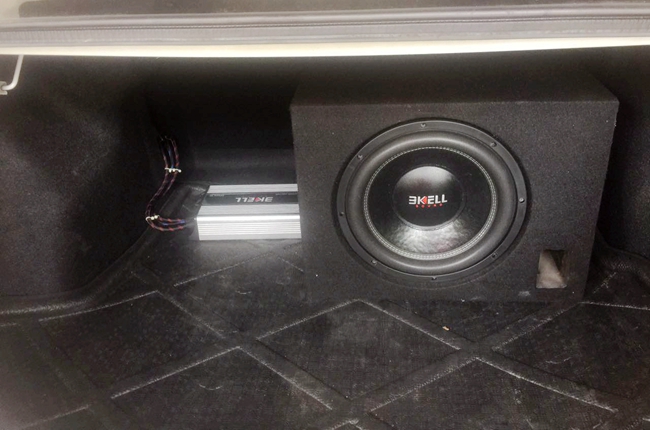 惠州飞扬驰聆丰田卡罗拉改装霸克和斯派朗音响专业汽车