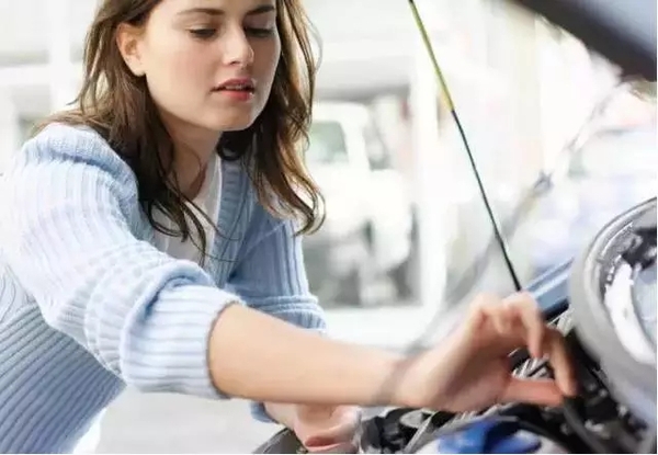 汽车喷玻璃水歪了怎么办,玻璃水喷歪了怎么调