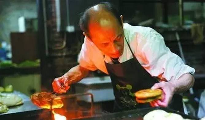 你可以查封取缔，但请别冷笑一个人34年的坚持