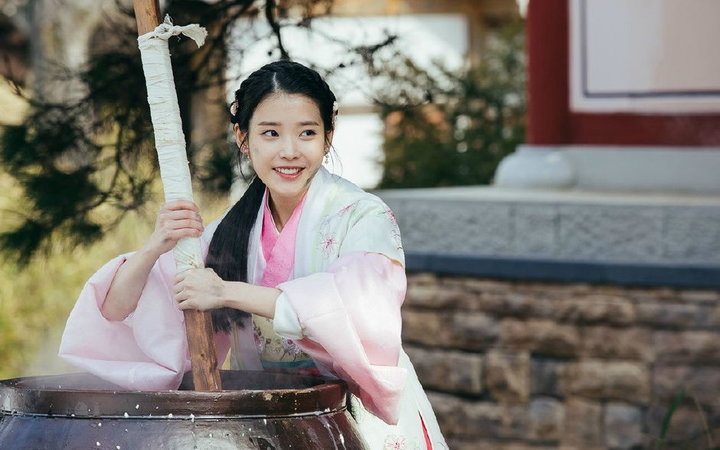 韩版步步惊心iu雨中下跪,韩版步步惊心片尾曲iu