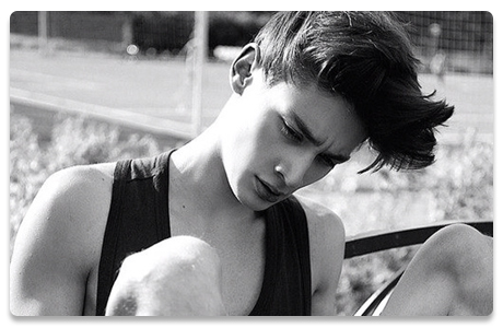 玻璃心的男生的心理表现,如何正确对待玻璃心男生