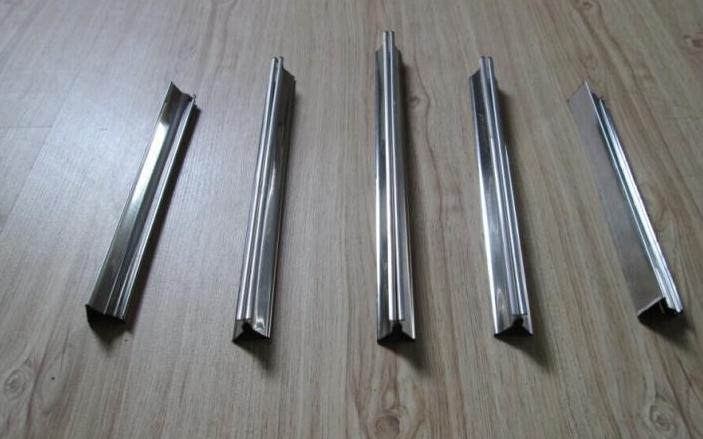 房顶发霉掉墙皮什么原因,房顶有水珠怎么解决