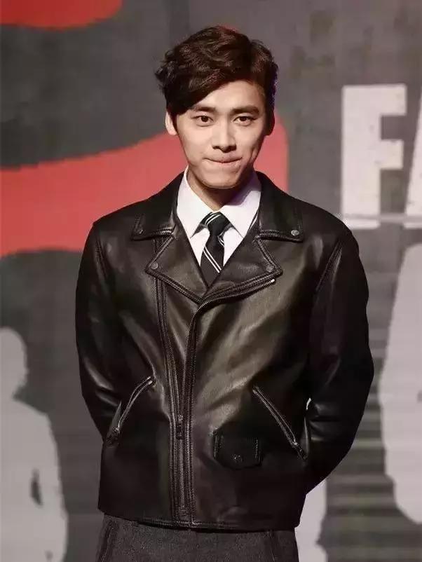 男士裤子搭配技巧秋季,秋季男士黑色运动裤宽松搭配