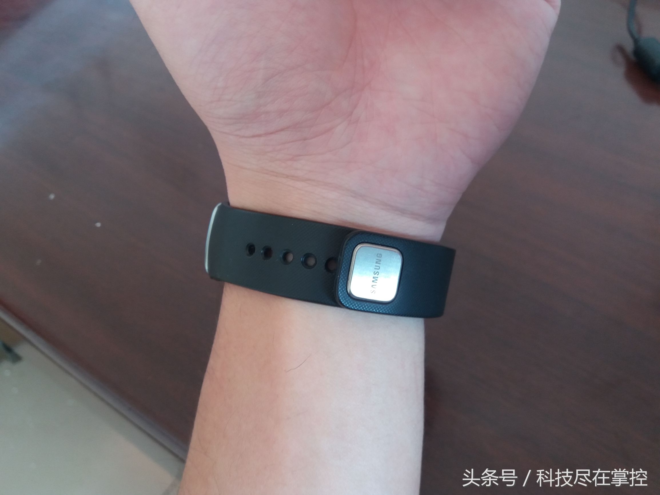 三星手环GEARFIT怎么用,三星gearfit智能手环