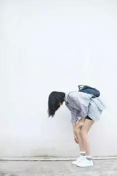 秋天如何优雅地露袜子 (秋天如何优雅的露袜子)