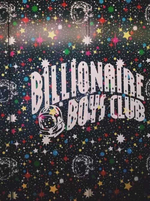 这些潮牌你认识吗街头采访,美国流行十大潮牌