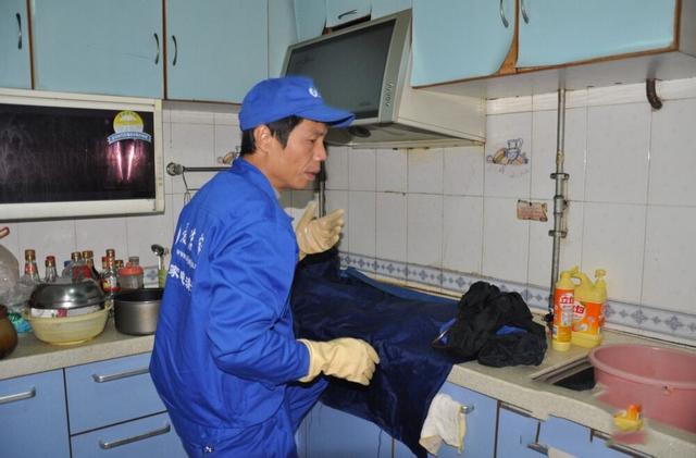 厨房油烟机去油污最快方法,快速去油污厨房油烟机清洗剂