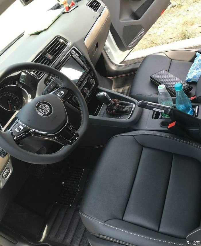 速腾大气稳重,速腾25周年纪念版