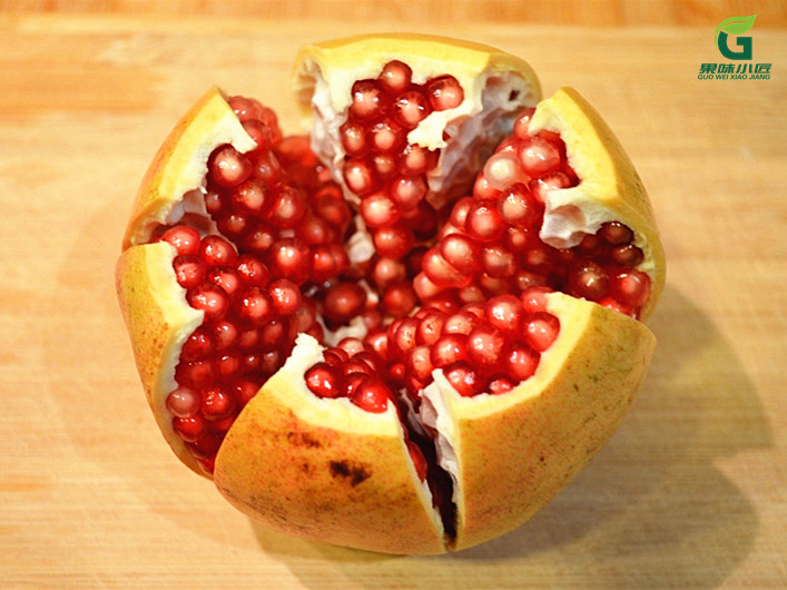 石榴怎么才能完整的剥开呢,石榴剥开技巧