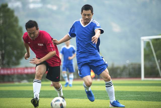 保康县第六届运动会800米,保康体育场足球比赛