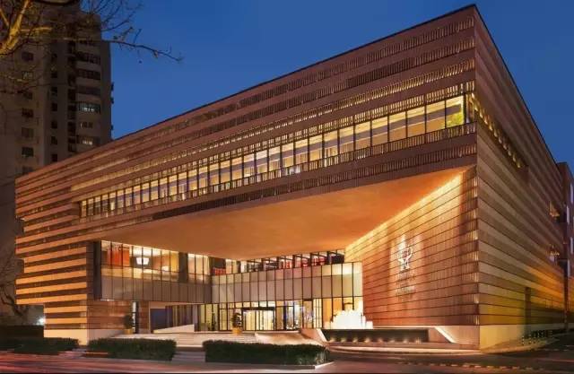 为何这款风靡酒店圈的小黑瓶备受高端酒店青睐？