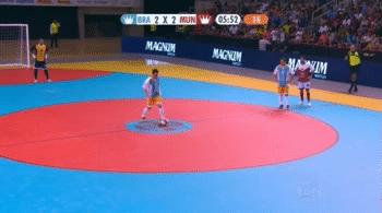 法尔考足球过人视频,室内足球皇帝法尔考