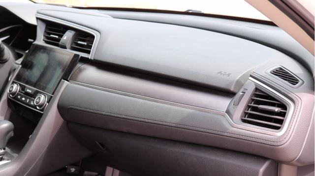 陈震试驾十代思域,本田十代思域下雨天试驾