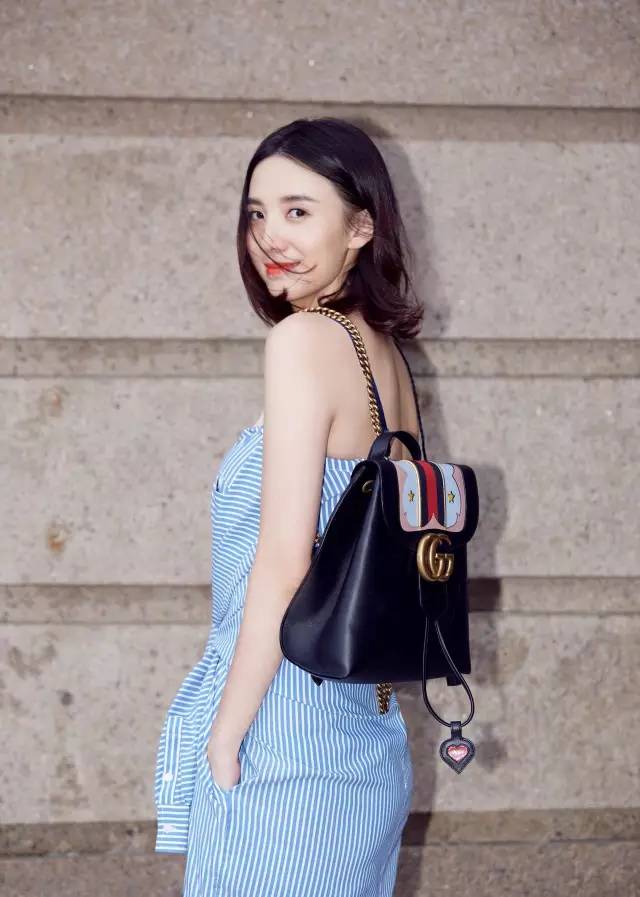 小宋佳的衣品太好了,剪完头发丑哭了