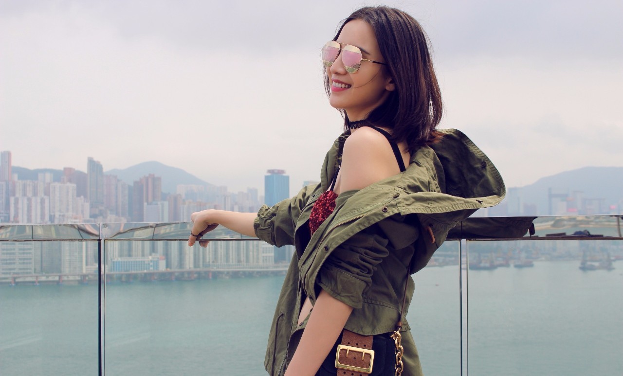 小宋佳的衣品太好了,剪完头发丑哭了