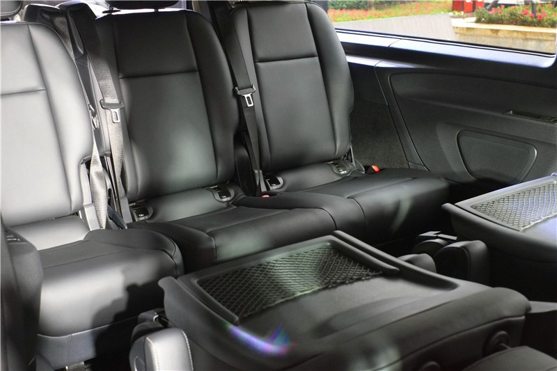 梅赛德斯奔驰威霆mpv,试驾20款奔驰威霆7座商务mpv