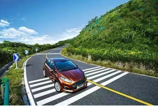 汽车过颠簸路面方向机咯噔异响,汽车底盘有异响声音是怎么回事