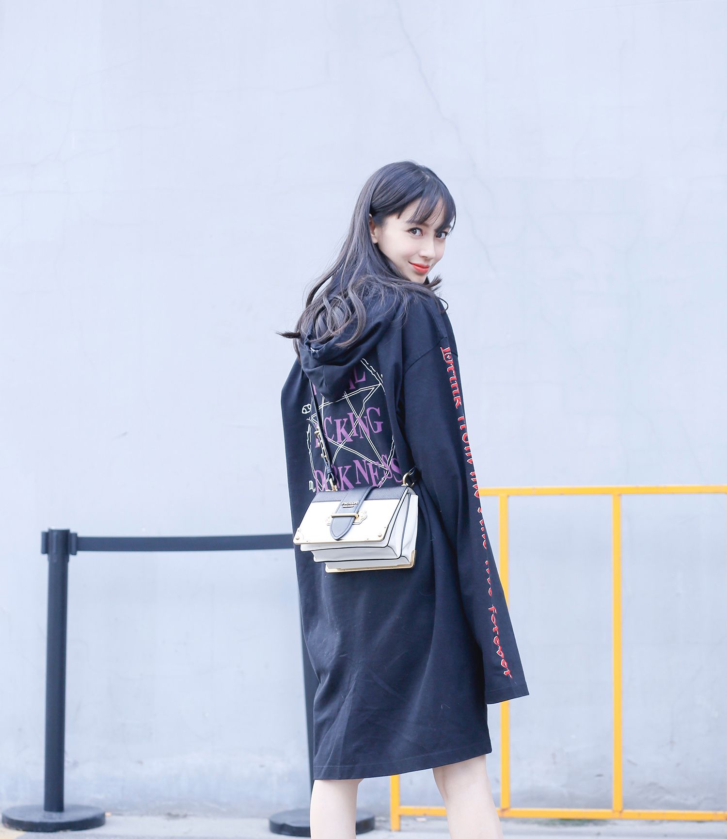 明星穿什么|Baby背爆款万元大牌包,范冰冰外套6百块