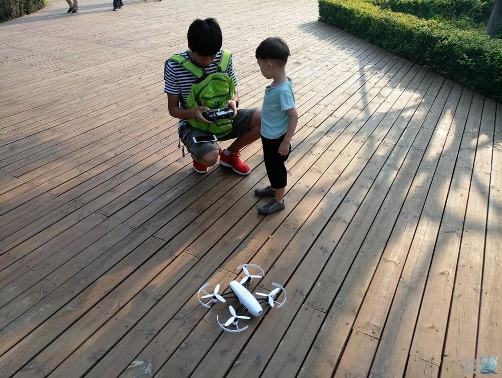 大疆无人机入门级和千元无人机,百元无人机和千元无人机区别