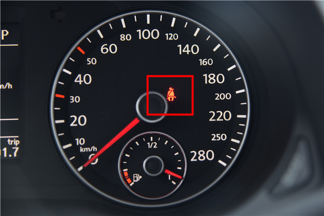 拒绝大宝剑不做无知小白仪表盘上亮起了红灯你还敢开车吗?