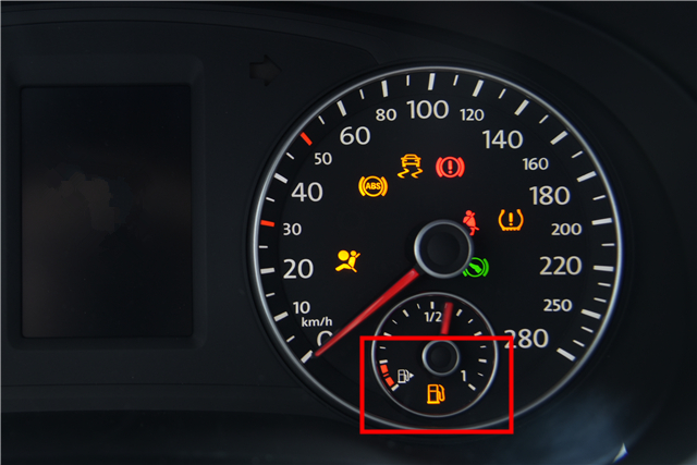 拒绝大宝剑不做无知小白仪表盘上亮起了红灯你还敢开车吗?