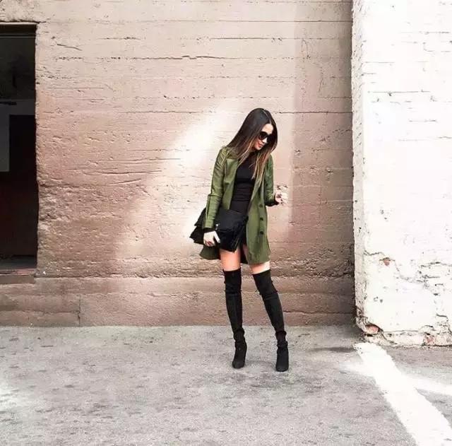 她颜值普通，又矮又穷，但奢侈大牌抢着送她包！