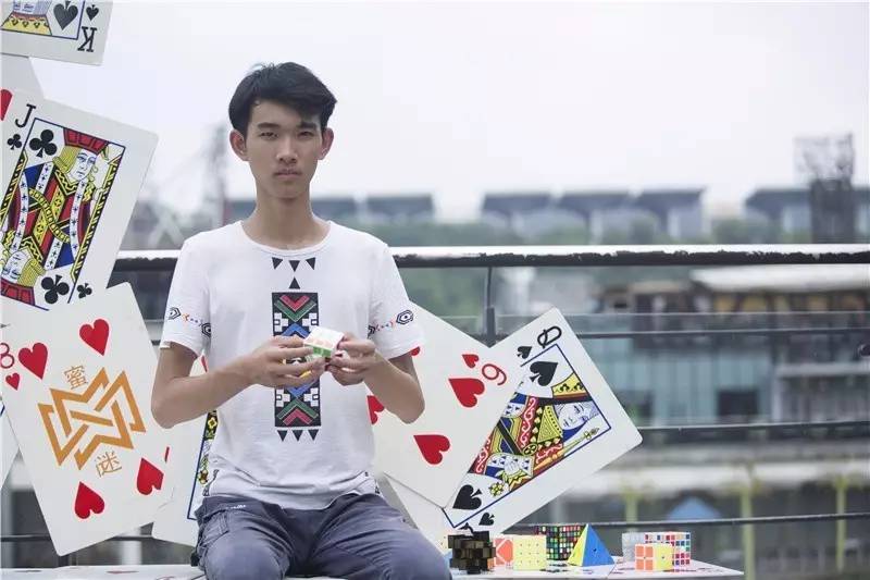 00后“最强大脑”，10秒征服世界上最难的玩具｜喜号