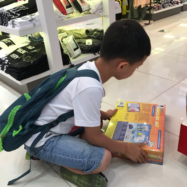 家记忆|迪拜MALL在孩子眼里的豪华:一望无际的玩具世界啊