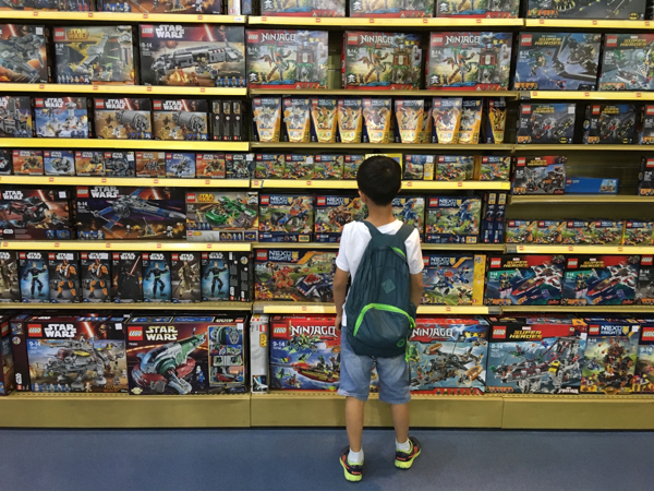 家记忆|迪拜MALL在孩子眼里的豪华:一望无际的玩具世界啊