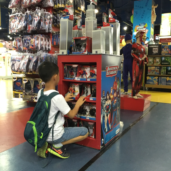 家记忆|迪拜MALL在孩子眼里的豪华:一望无际的玩具世界啊