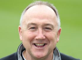 英超扫地僧！他打造了一个豪门，又书写了一部神话！