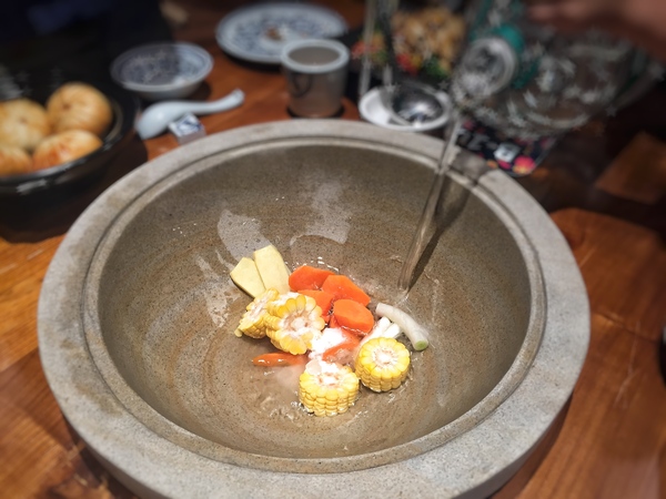 石锅鱼好处,原生态石锅鱼美味