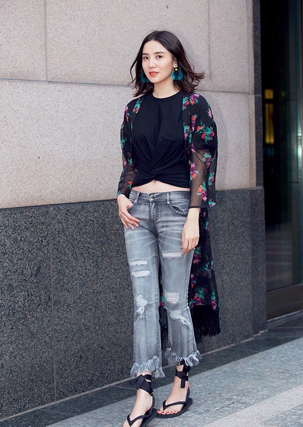 小宋佳的衣品太好了,剪完头发丑哭了