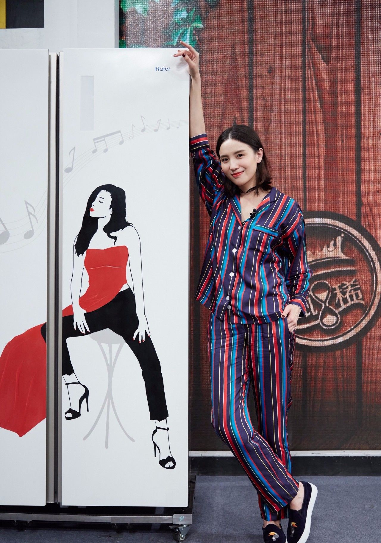 小宋佳的衣品太好了,剪完头发丑哭了