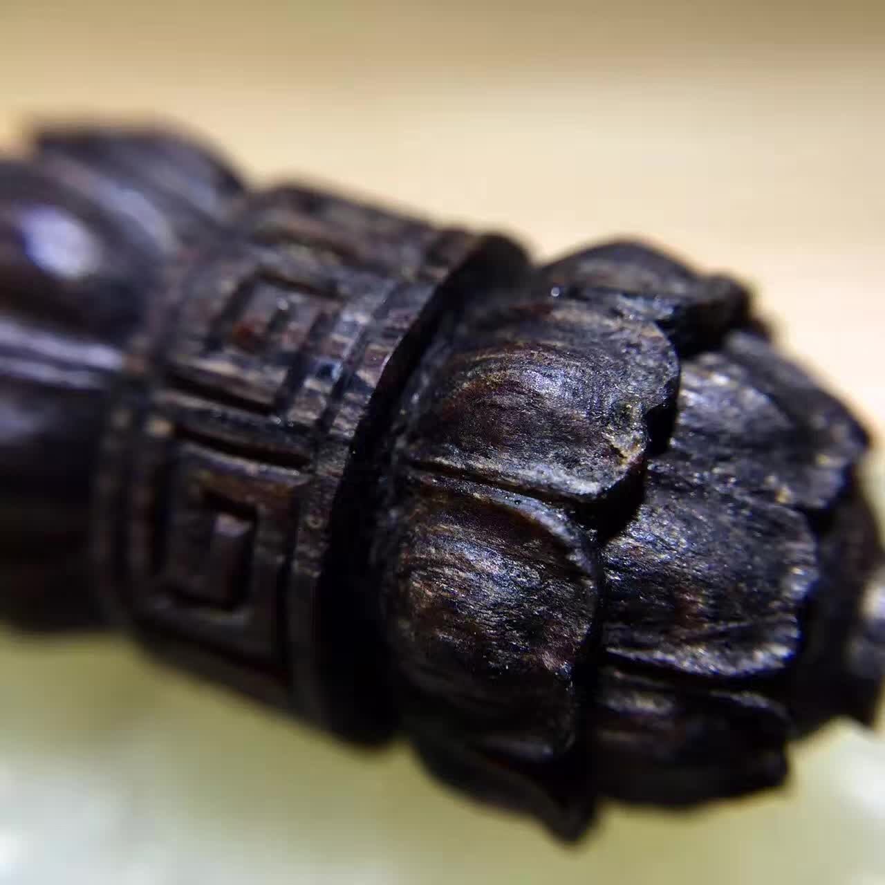 富二代为淘美女欢心,花80买一克奇楠沉香,美女看到当场说分手