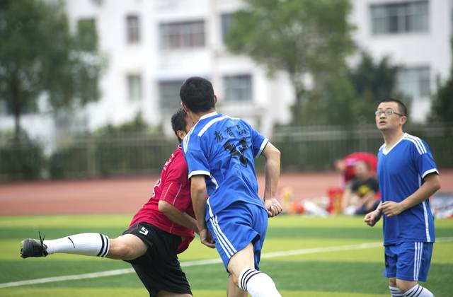 保康县第六届运动会800米,保康体育场足球比赛