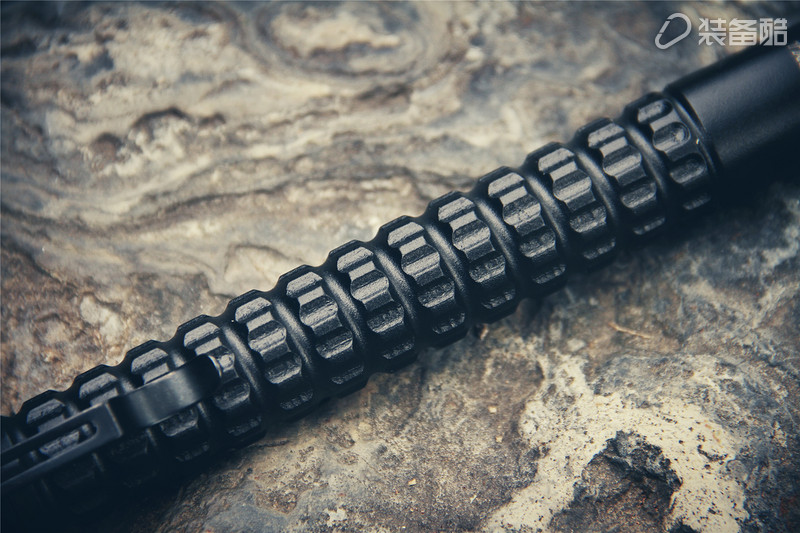 如何成为户外有范儿的男人，特工*棍甩**使用测评