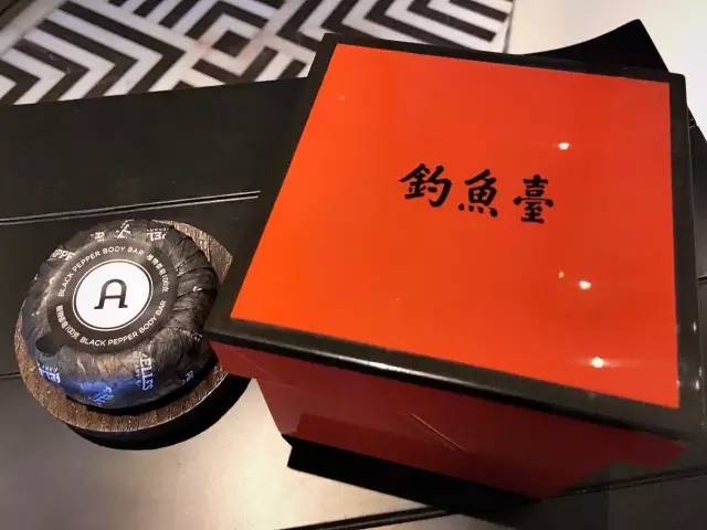 为何这款风靡酒店圈的小黑瓶备受高端酒店青睐？