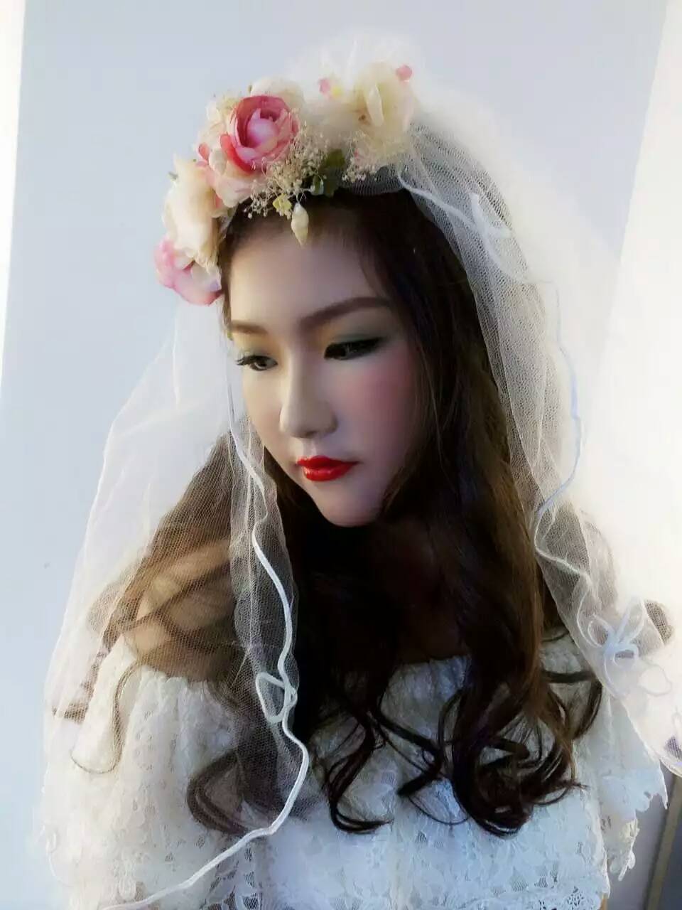 新娘发型怎么搭好看,凌乱发型新娘怎么搭配头饰