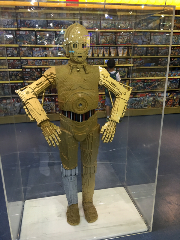 家记忆|迪拜MALL在孩子眼里的豪华:一望无际的玩具世界啊