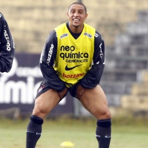 c罗大腿肌肉对比梅西,c罗的大腿有多粗