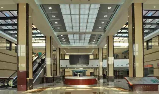 同样的三甲医院差别大不大,魔都的大医院不像小县城的医院