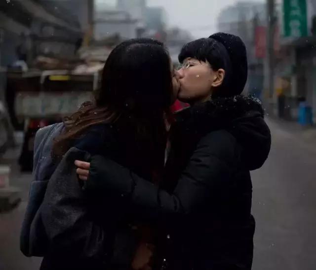 我永远也无法忘记把我拖进玉米地的那张脸！