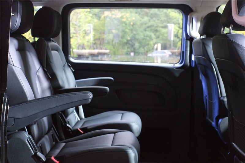 梅赛德斯奔驰威霆mpv,试驾20款奔驰威霆7座商务mpv