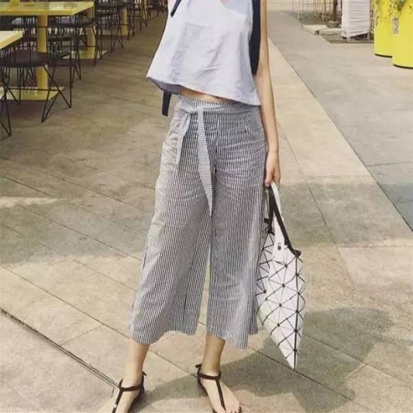 如何选择好看又显瘦的阔腿裤,有垂感的白色阔腿裤怎么选